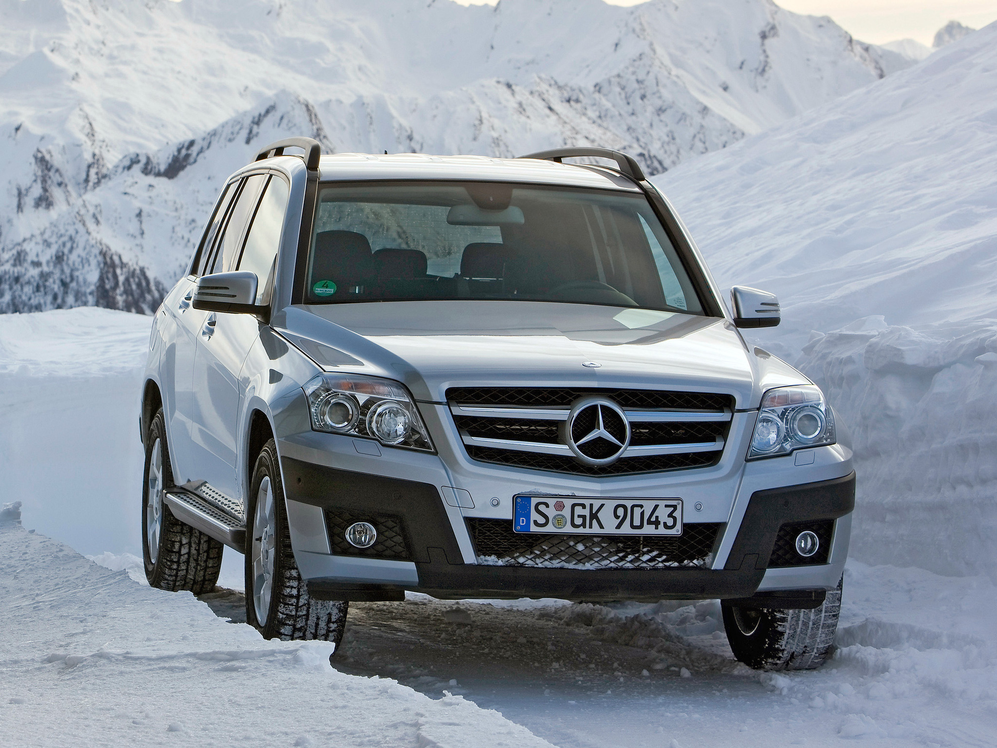 Read more about the article Mercedes GLK X204 (2008 – 2016) Drehmoment Tabelle für Alufelgen und Stahlfelgen, Reifengrößen