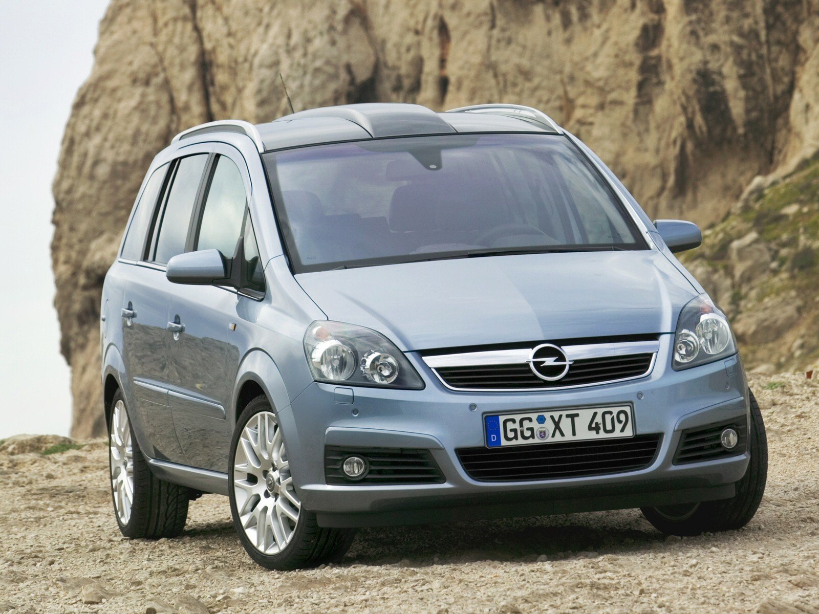 Read more about the article Opel Zafira B (2005 – 2011) Drehmoment Tabelle für Alufelgen und Stahlfelgen, Reifengrößen