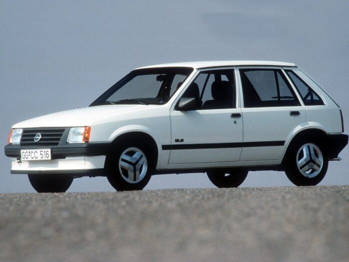 Read more about the article Opel Corsa (1982 – 1993) Drehmoment Tabelle für Alufelgen und Stahlfelgen, Reifengrößen