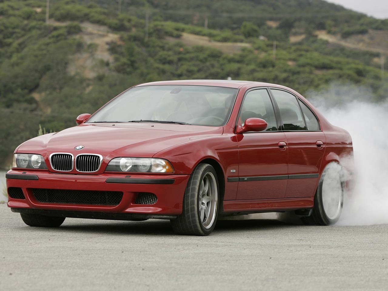 Read more about the article BMW M5 E39 (1998 – 2003) Drehmoment Tabelle für Alufelgen und Stahlfelgen, Reifengrößen