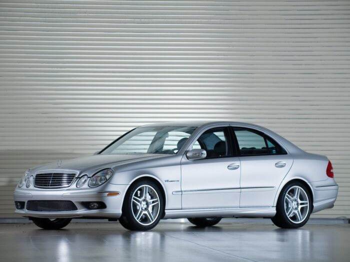 Read more about the article Mercedes E-Klasse W211 E55 AMG (2002 – 2006) Drehmoment Tabelle für Alufelgen und Stahlfelgen, Reifengrößen