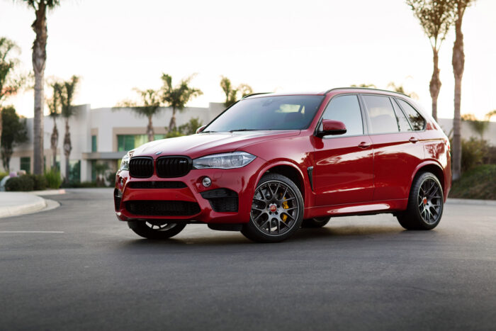 Read more about the article BMW X5 M F15 (2013 – 2018) Drehmoment Tabelle für Alufelgen und Stahlfelgen, Reifengrößen