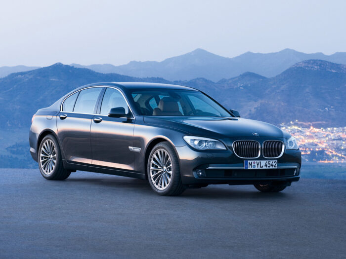 Read more about the article BMW 7er F01 (2008 – 2015) Drehmoment Tabelle für Alufelgen und Stahlfelgen, Reifengrößen