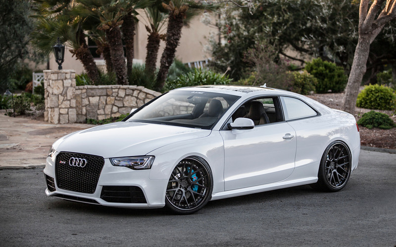 You are currently viewing Audi RS5 (2010 – 2016) Drehmoment Tabelle für Alufelgen und Stahlfelgen, Reifengrößen