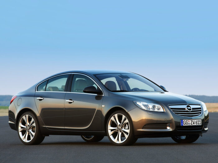 Read more about the article Opel Insignia A (2008 – 2017) Drehmoment Tabelle für Alufelgen und Stahlfelgen, Reifengrößen