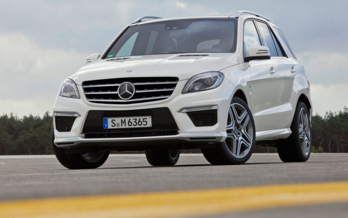 Read more about the article Mercedes M-Klasse W166 ML63 AMG (2012 – 2015) Drehmoment Tabelle für Alufelgen und Stahlfelgen, Reifengrößen
