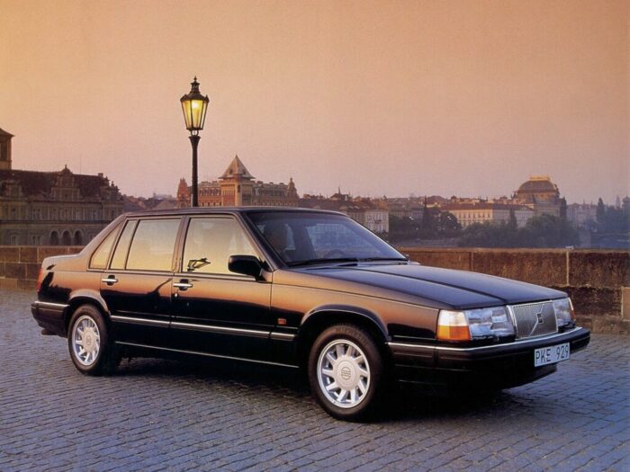 Read more about the article Volvo 960 (1990 – 1994) Drehmoment Tabelle für Alufelgen und Stahlfelgen, Reifengrößen