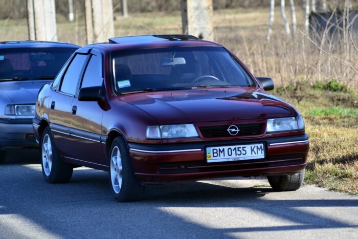 Read more about the article Opel Vectra A 5 bolts (1993 – 1995) Drehmoment Tabelle für Alufelgen und Stahlfelgen, Reifengrößen