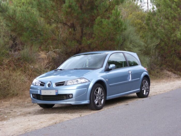 Read more about the article Renault Megane 2.0 dCi (2005 – 2008) Drehmoment Tabelle für Alufelgen und Stahlfelgen, Reifengrößen