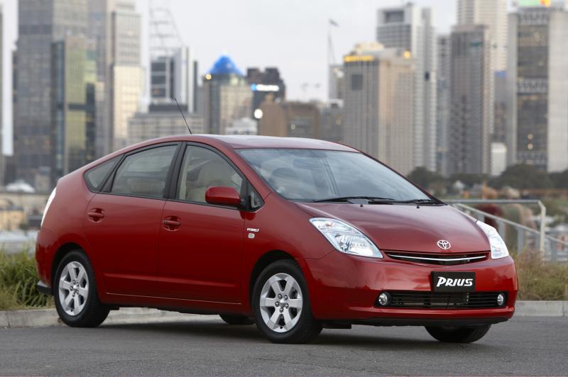 You are currently viewing Toyota Prius II (2004 – 2009) Drehmoment Tabelle für Alufelgen und Stahlfelgen, Reifengrößen