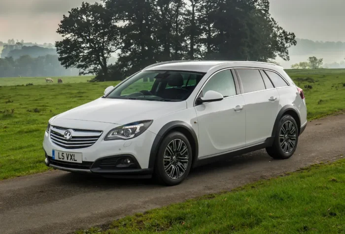 Read more about the article Opel Insignia Country Tourer (2013 – 2017) Drehmoment Tabelle für Alufelgen und Stahlfelgen