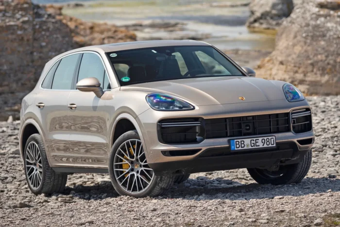 Read more about the article Porsche Cayenne 92A, PO536/9YA (2010 – ) Drehmoment Tabelle für Alufelgen und Stahlfelgen, Reifengrößen