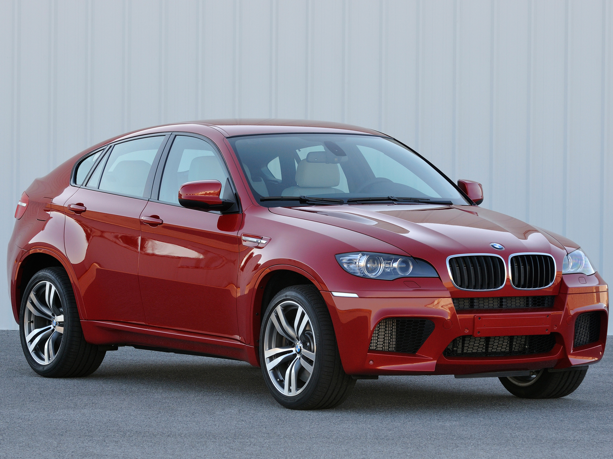 Read more about the article BMW X6 E71 (2008 – 2014) Drehmoment Tabelle für Alufelgen und Stahlfelgen, Reifengrößen