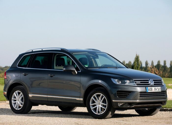 Read more about the article VW Touareg (2010 – 2018) Drehmoment Tabelle für Alufelgen und Stahlfelgen, Reifengrößen