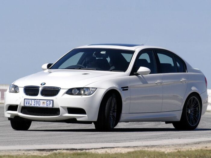 Read more about the article BMW M3 E90 (2008 – 2013) Drehmoment Tabelle für Alufelgen und Stahlfelgen, Reifengrößen
