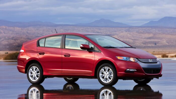 Read more about the article Honda Insight (2009 – 2014) Drehmoment Tabelle für Alufelgen und Stahlfelgen, Reifengrößen