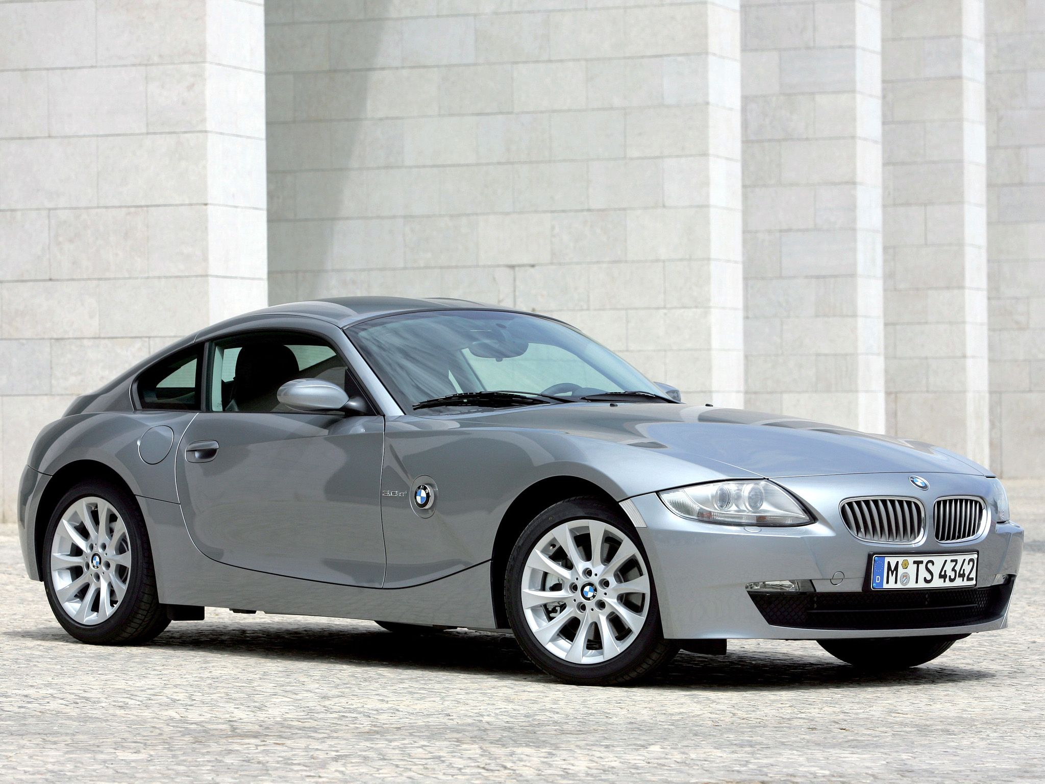 You are currently viewing BMW Z4 E85 (2002 – 2009) Drehmoment Tabelle für Alufelgen und Stahlfelgen, Reifengrößen