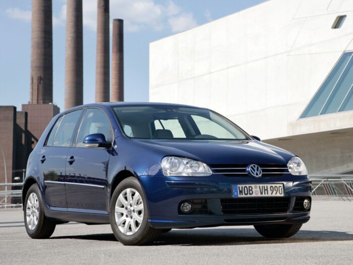 Read more about the article Volkswagen Golf 5 (2003 – 2008) Drehmoment Tabelle für Alufelgen und Stahlfelgen, Reifengrößen