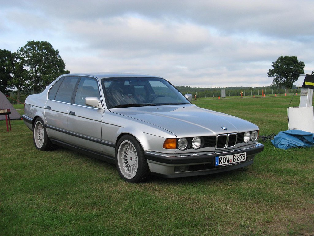 Read more about the article BMW 7er E32 (1986 – 1994) Drehmoment Tabelle für Alufelgen und Stahlfelgen, Reifengrößen