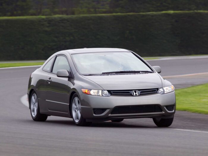 Read more about the article Honda Civic 8 Generation (2006 – 2011) Drehmoment Tabelle für Alufelgen und Stahlfelgen, Reifengrößen