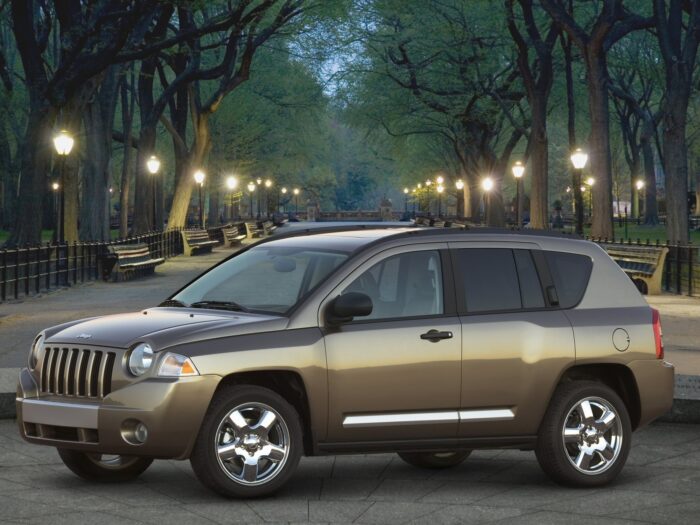 Read more about the article Jeep Compass (2006 – 2017) Drehmoment Tabelle für Alufelgen und Stahlfelgen, Reifengrößen