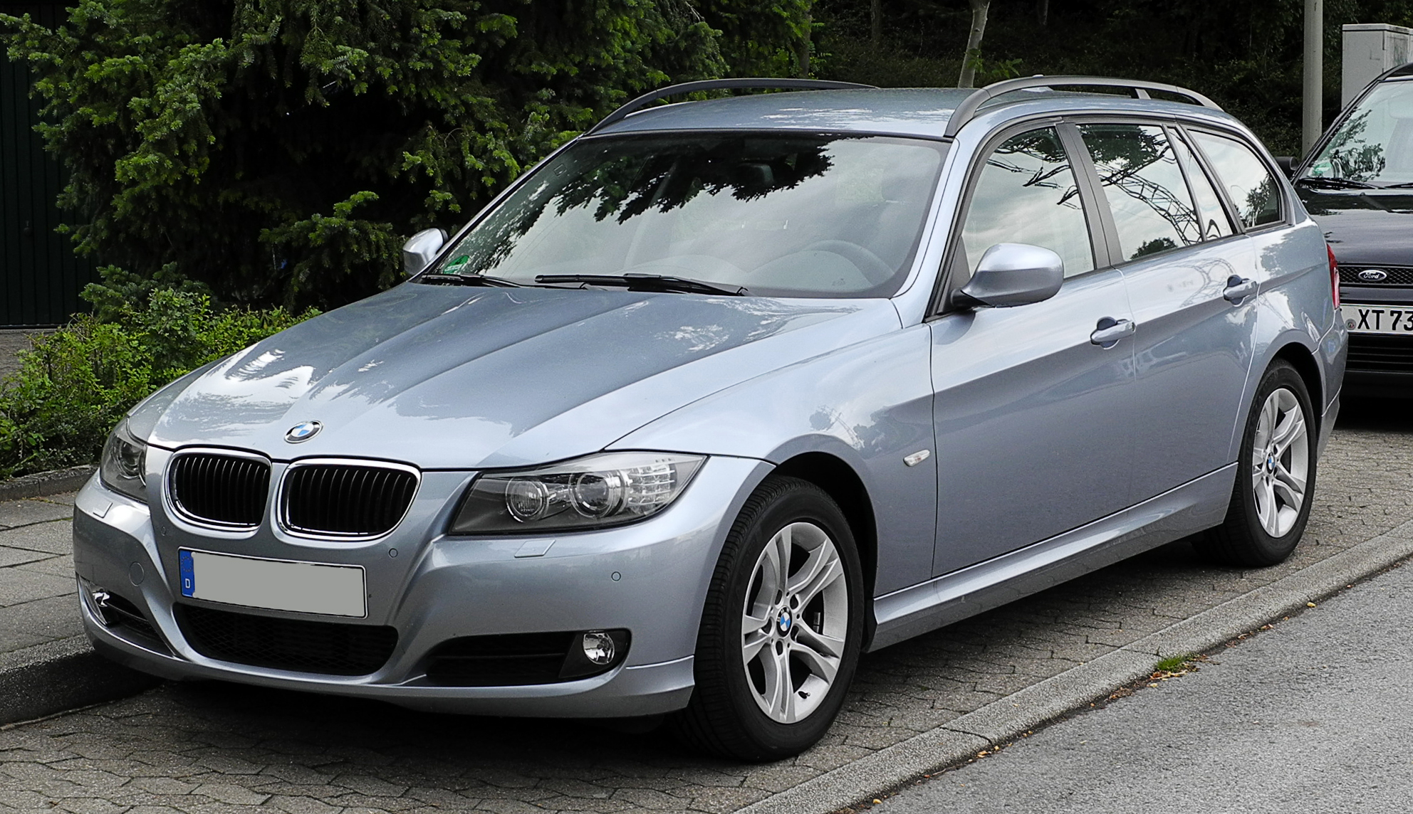 Read more about the article BMW 3er E91 (2005 – 2011) Drehmoment Tabelle für Alufelgen und Stahlfelgen, Reifengrößen