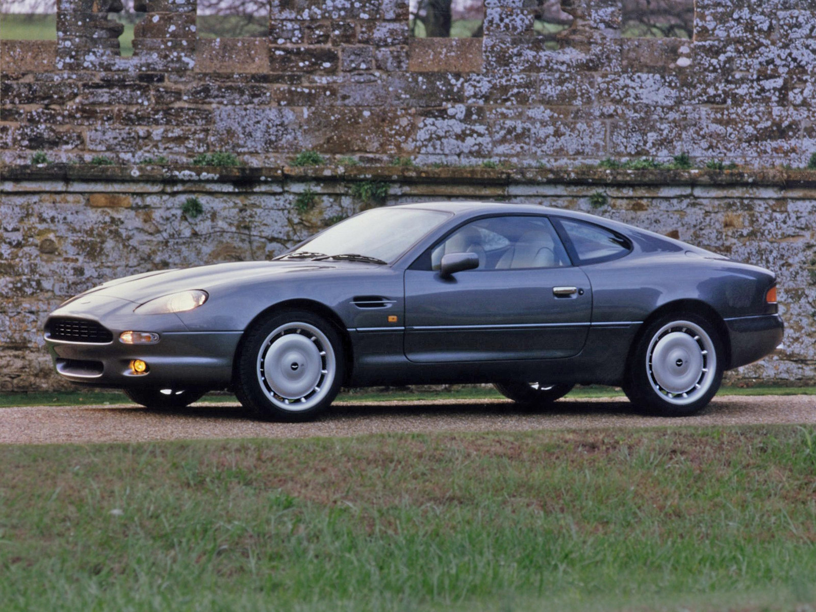 Read more about the article Aston Martin – DB7 (1994 – 2004) Drehmoment Tabelle für Alufelgen und Stahlfelgen, Reifengrößen
