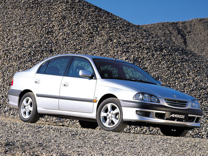 Read more about the article Toyota Avensis T22 (1998 – 2003) Drehmoment Tabelle für Alufelgen und Stahlfelgen, Reifengrößen