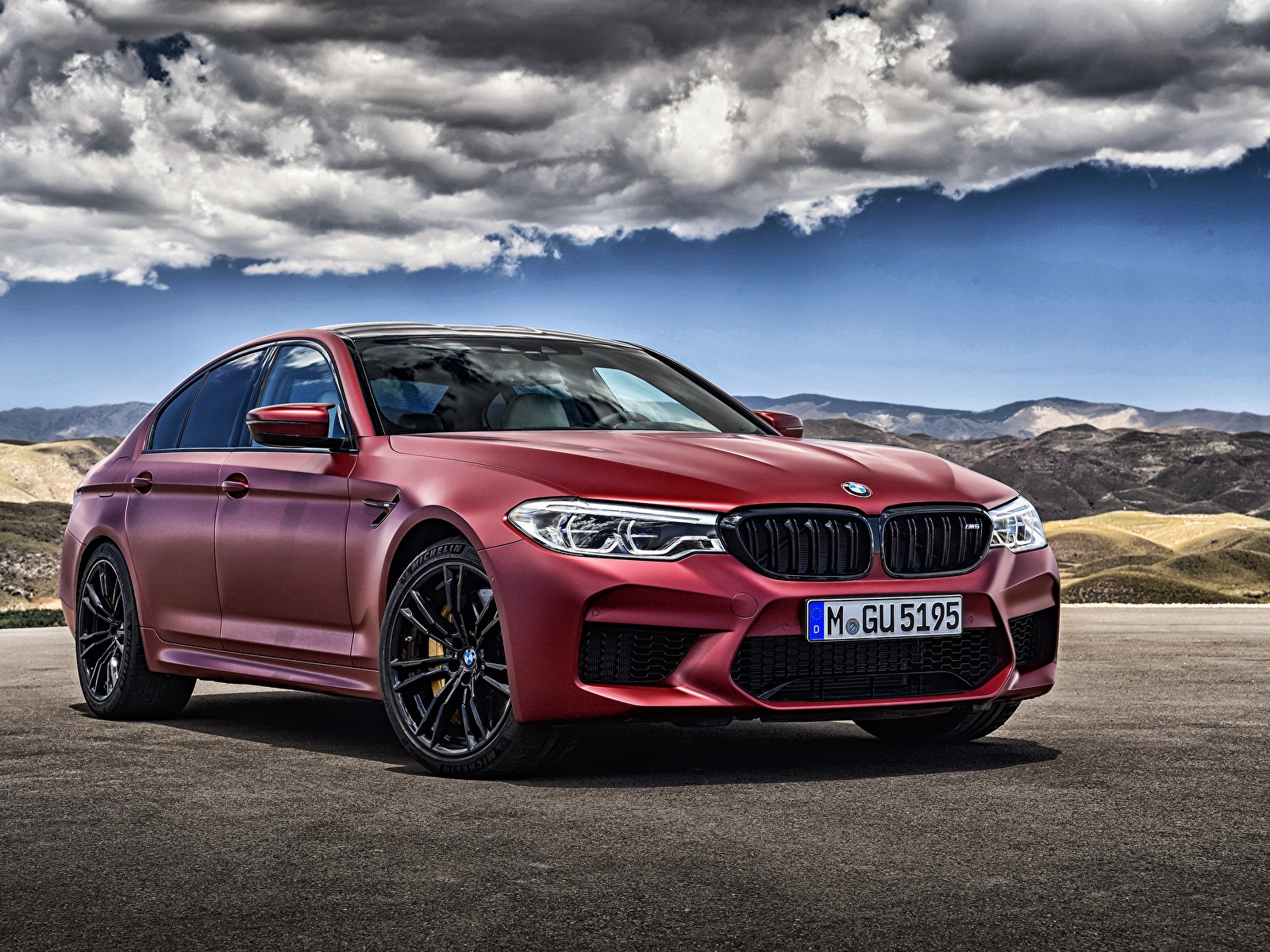 Read more about the article BMW M5 F90 (2018 – ) Drehmoment Tabelle für Alufelgen und Stahlfelgen, Reifengrößen