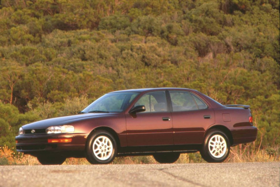 Read more about the article Toyota Camry XV10, XV20 (1992 – 2001) Drehmoment Tabelle für Alufelgen und Stahlfelgen, Reifengrößen