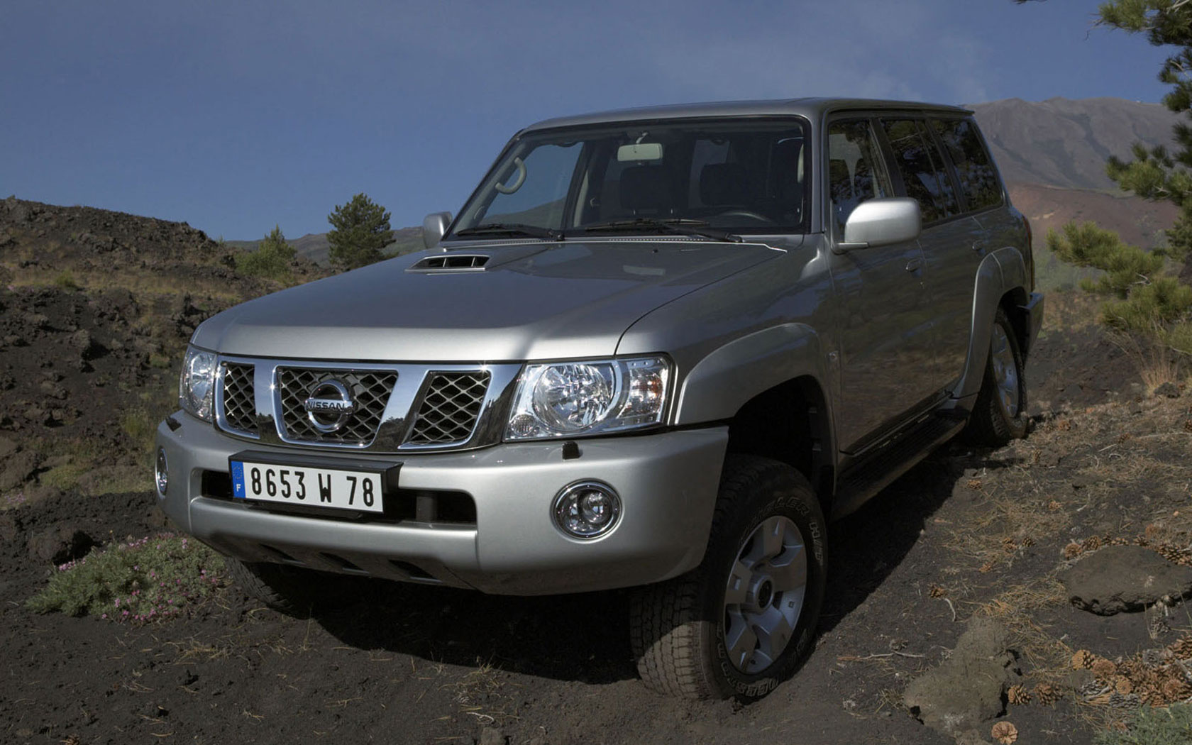 Read more about the article Nissan Patrol GR (1997 – 2013) Drehmoment Tabelle für Alufelgen und Stahlfelgen, Reifengrößen